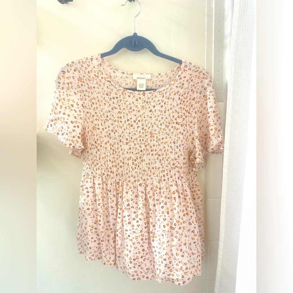 Urban romantics blouse, size large, cream floral peplum top